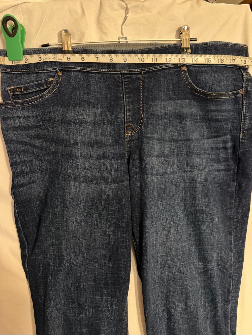 #540 Lee Women’s Straight-Leg Dark Indigo Jeans